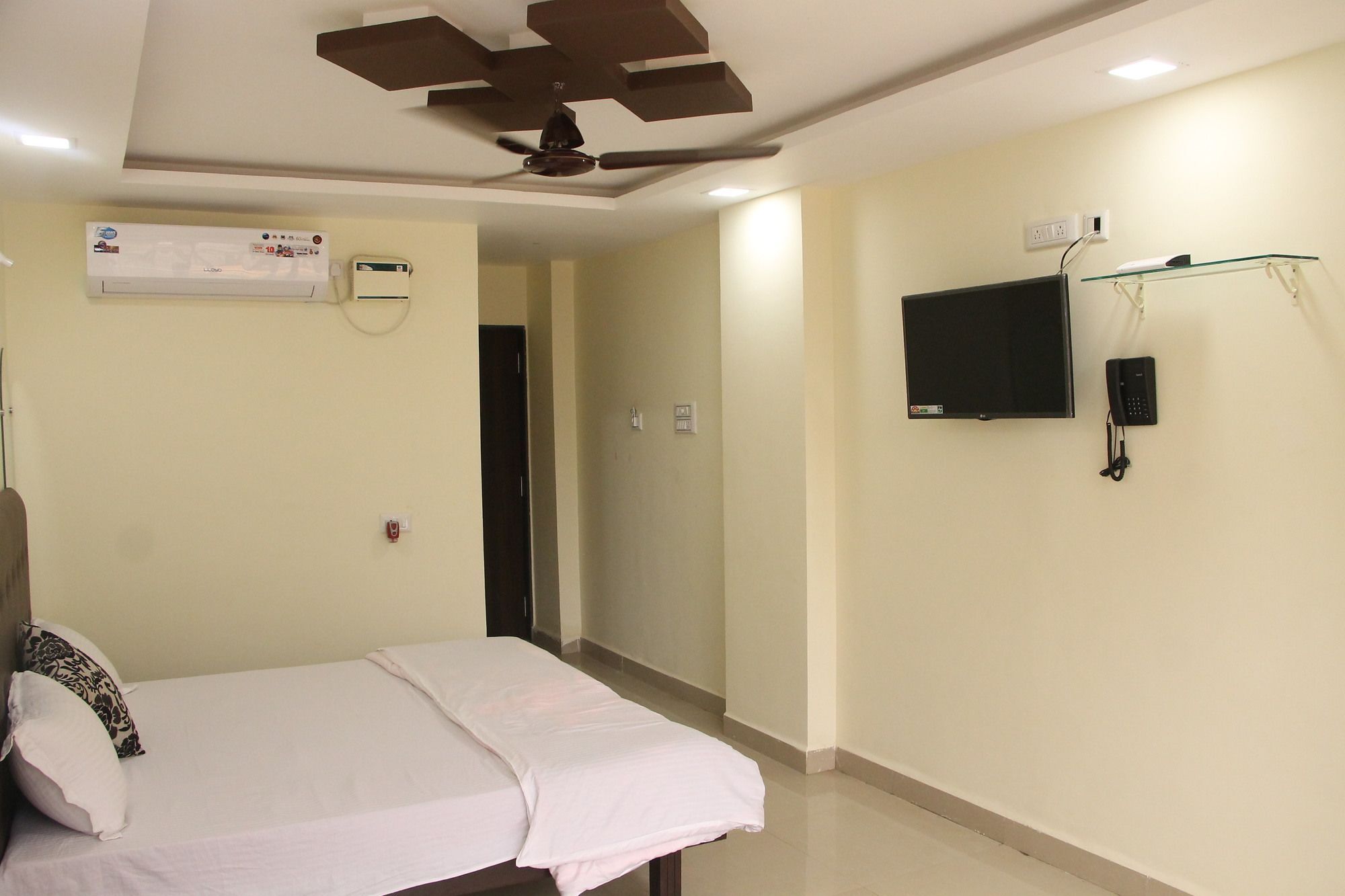 Swaraj The Goan Dream Hotel กาลังกูติ ภายนอก รูปภาพ
